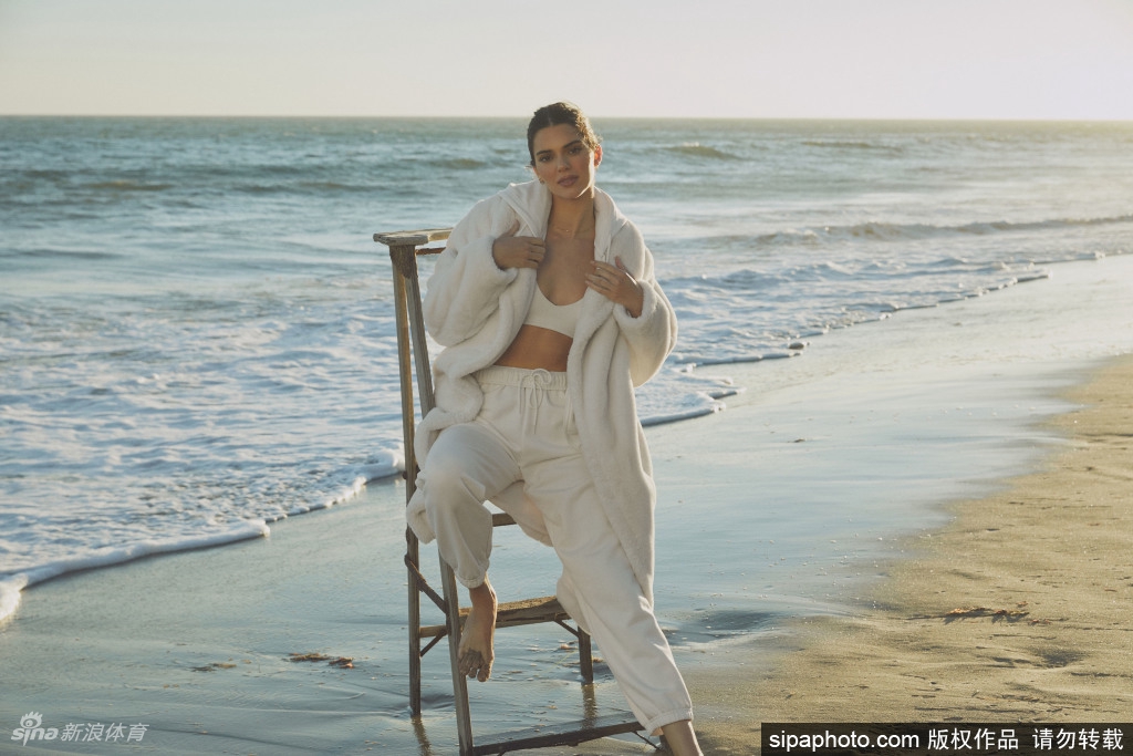 布克女友詹娜拍摄户外写真大片