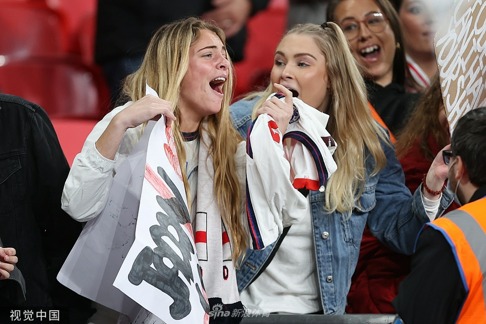 伦敦,2022世预赛欧洲区i组,英格兰1-1匈牙利,赛后女球迷收到杰登