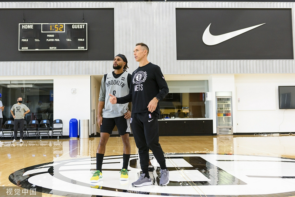 篮网训练备战哈登练防守 杜兰特红帽瞩目