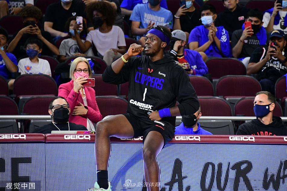 快船公开训练 联赛即将打响乔治致意球迷