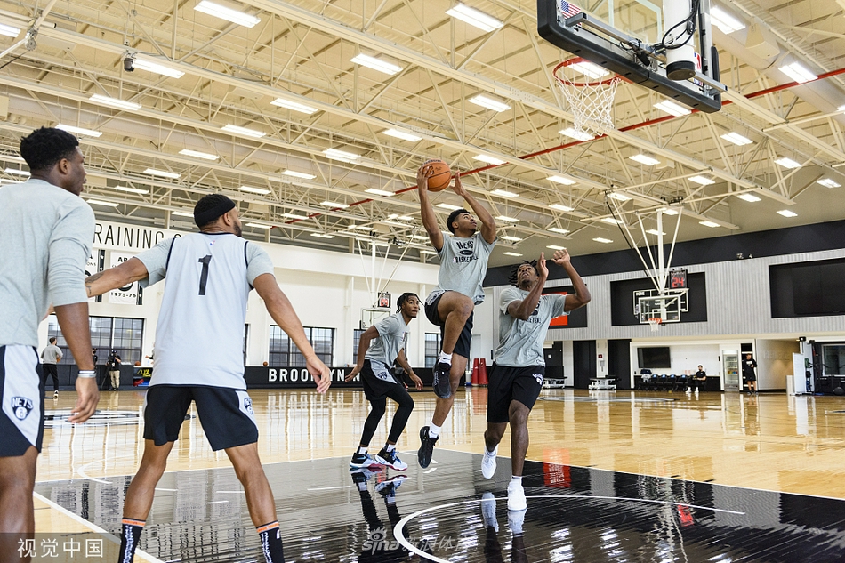 篮网训练备战哈登练防守 杜兰特红帽瞩目
