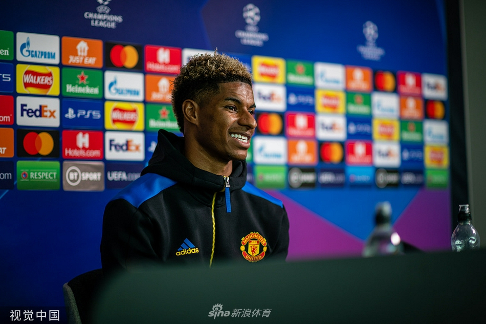 曼联训练备战并召开发布会 C罗领衔