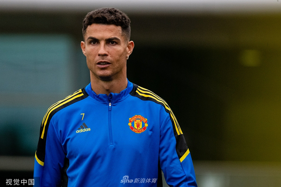 曼联训练备战并召开发布会 C罗领衔