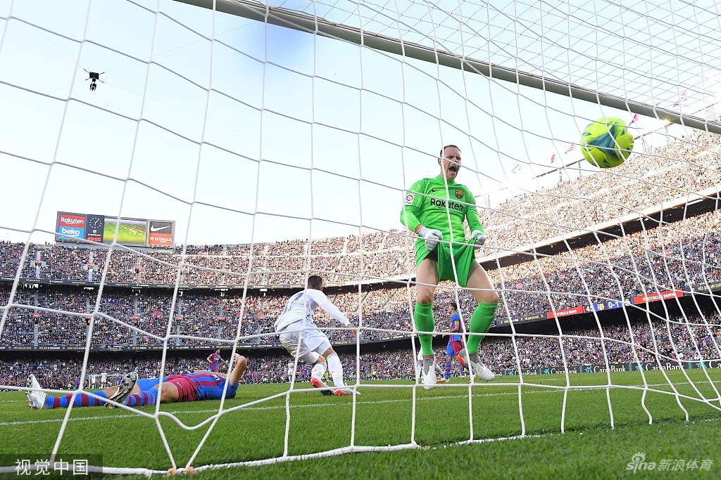 [西甲]皇马客场2-1巴萨 阿拉巴进球