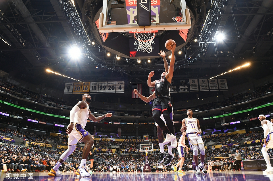 [NBA]火箭85-95湖人 詹姆斯15分8助攻