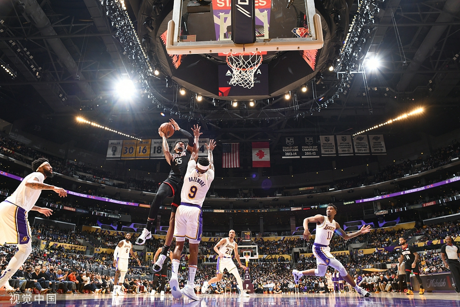 [NBA]火箭85-95湖人 詹姆斯15分8助攻