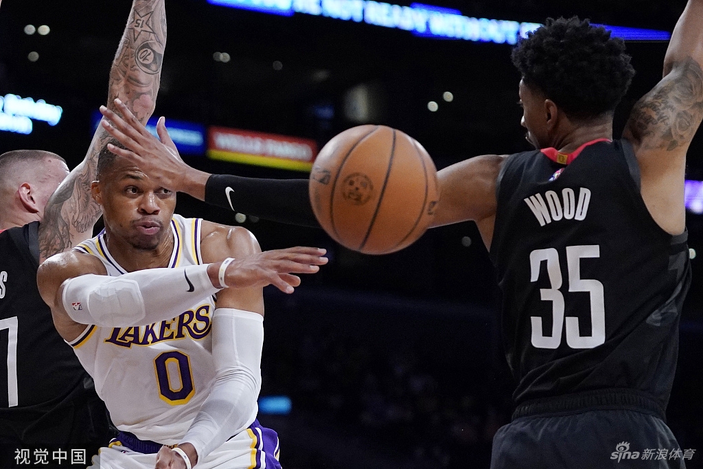 [NBA]火箭85-95湖人 詹姆斯15分8助攻