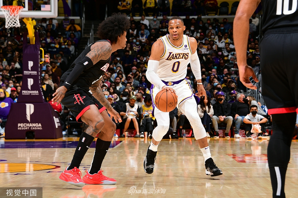 [NBA]火箭85-95湖人 詹姆斯15分8助攻