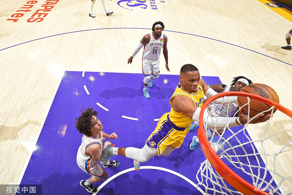 [NBA]雷霆107-104湖人 浓眉两双詹姆斯休战