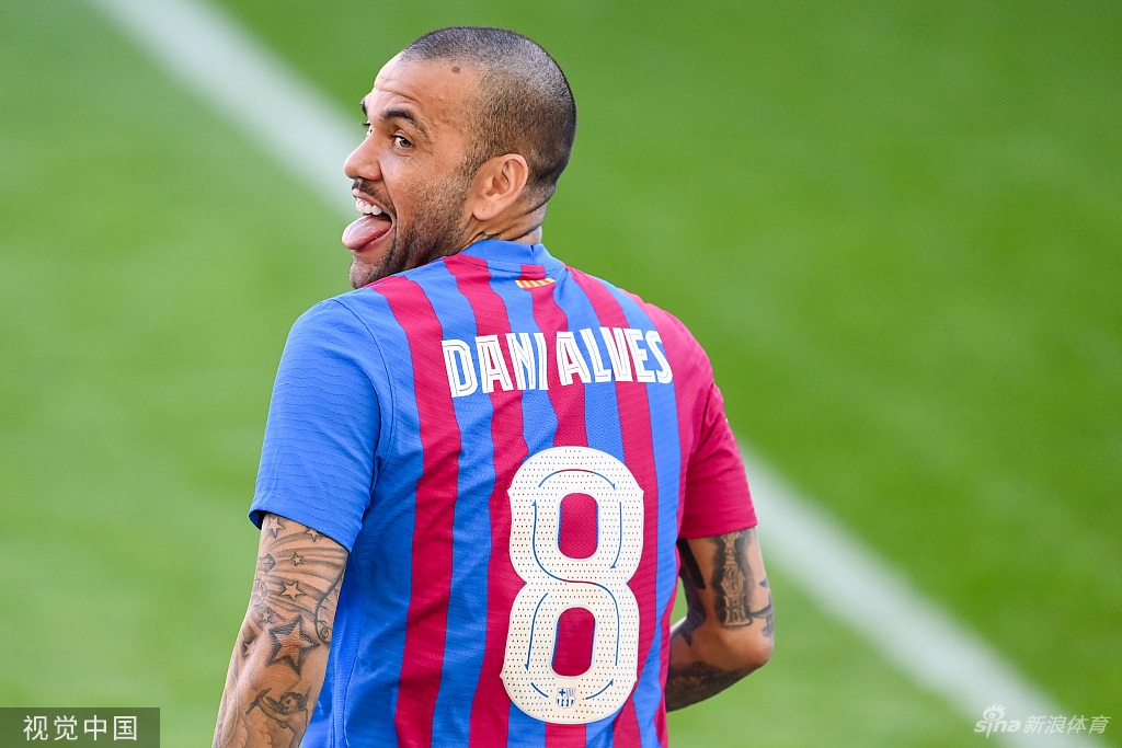 阿尔维斯亮相诺坎普：巴萨是我最后一站