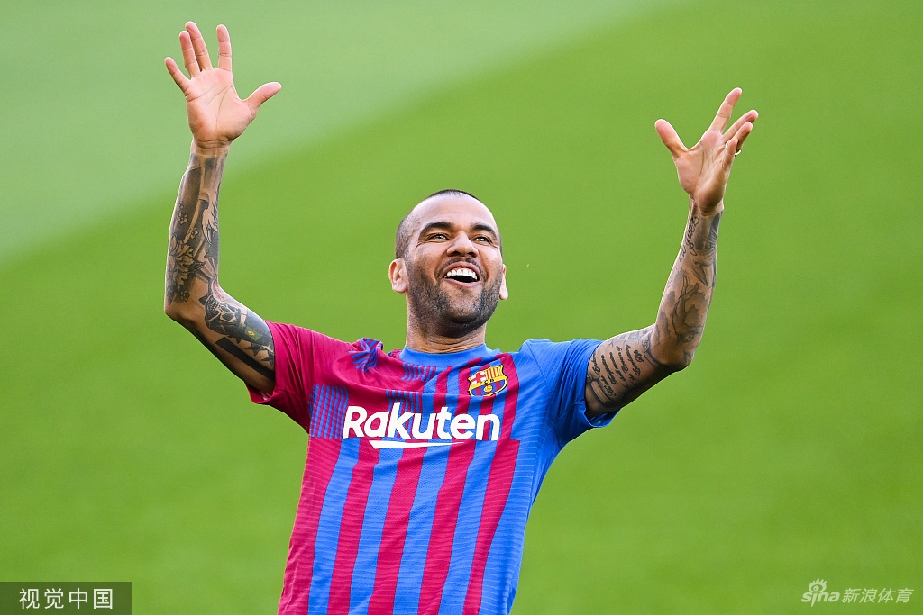 阿尔维斯亮相诺坎普：巴萨是我最后一站