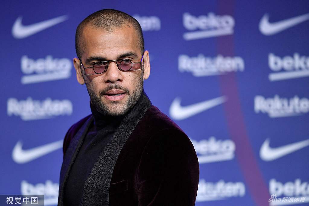 阿尔维斯亮相诺坎普：巴萨是我最后一站