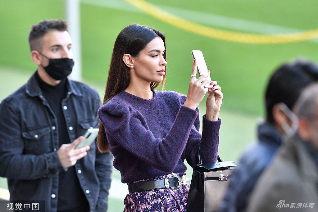 阿尔维斯亮相诺坎普：巴萨是我最后一站