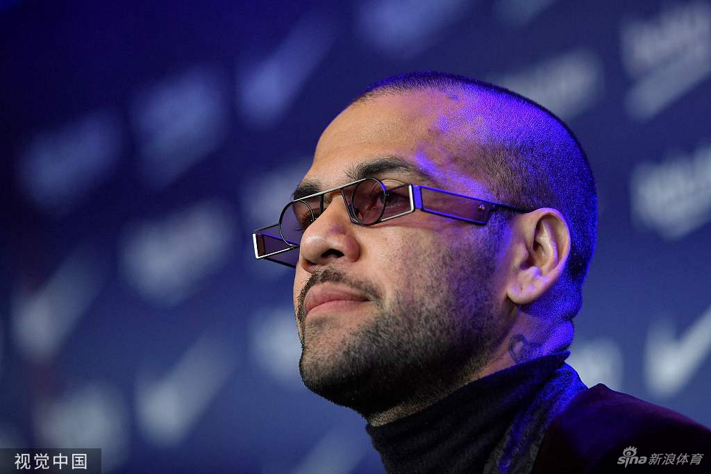 阿尔维斯亮相诺坎普：巴萨是我最后一站