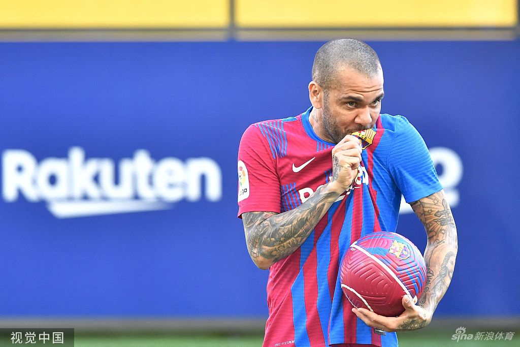阿尔维斯亮相诺坎普：巴萨是我最后一站