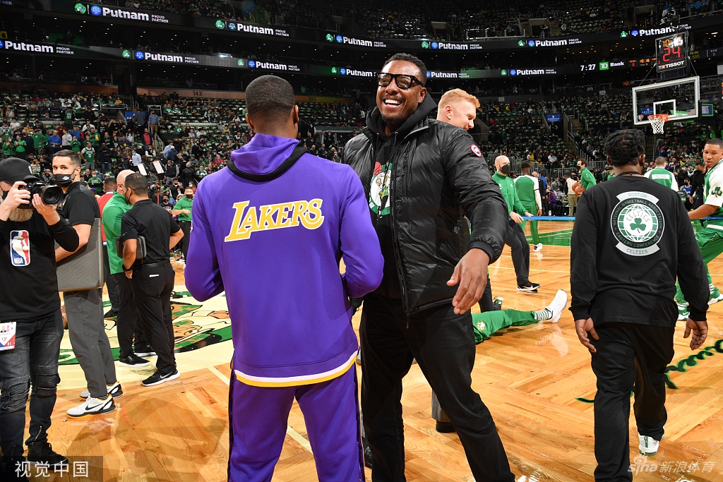 [NBA]湖人客场输22分 詹姆斯复出砍23分