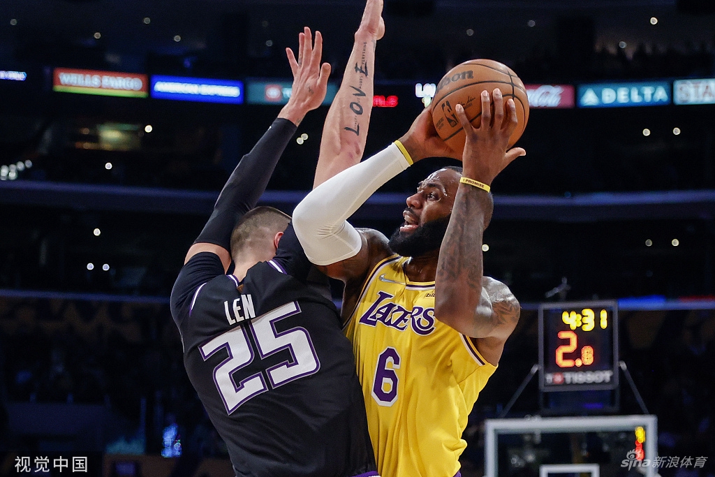 [NBA]国王3加时力克湖人 詹姆斯空砍30+11