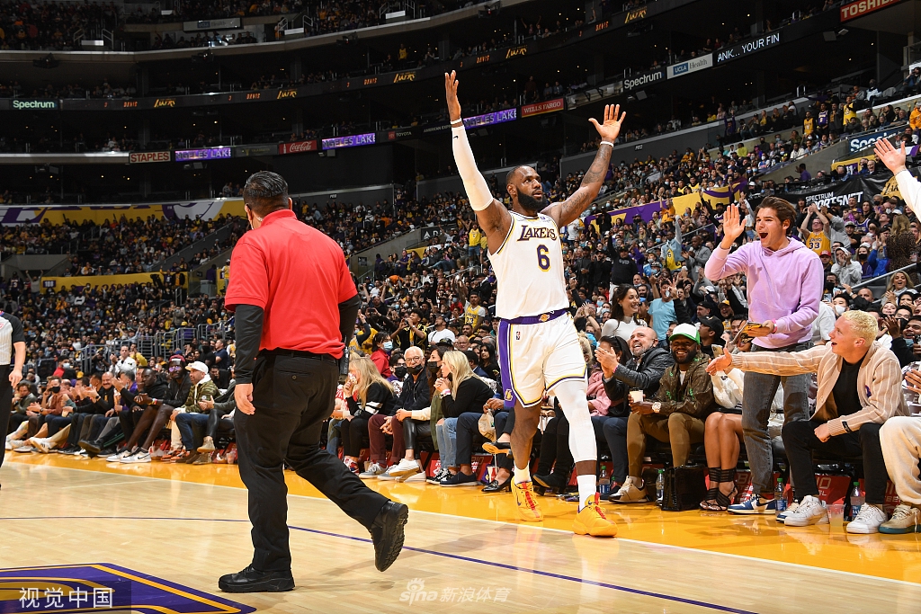 [NBA]活塞106-110湖人 詹姆斯砍33+9