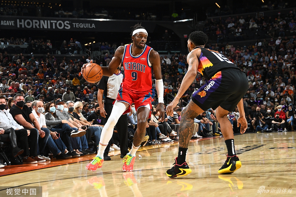 [NBA]18连胜！太阳114-103活塞