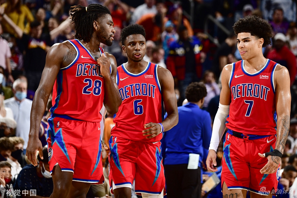 [NBA]18连胜！太阳114-103活塞