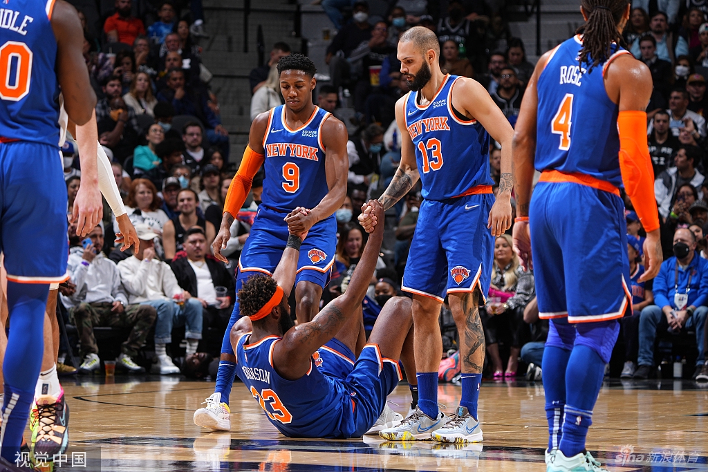 [NBA常规赛]尼克斯121-109马刺