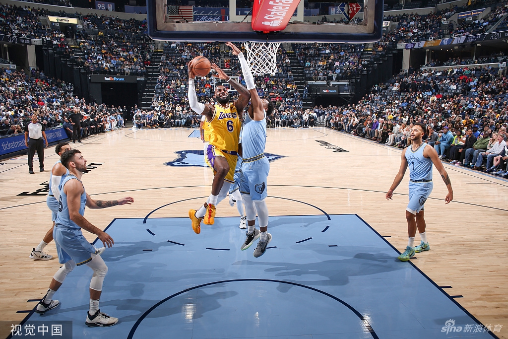 [NBA]湖人95-108灰熊 詹姆斯空砍三双