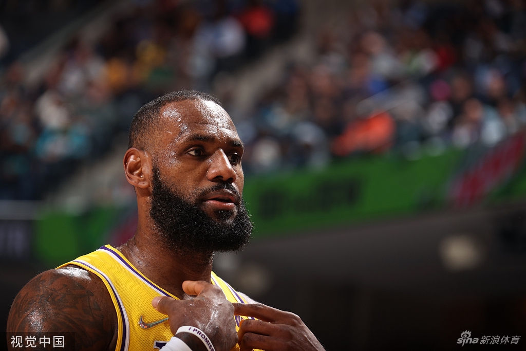 [NBA]湖人95-108灰熊 詹姆斯空砍三双