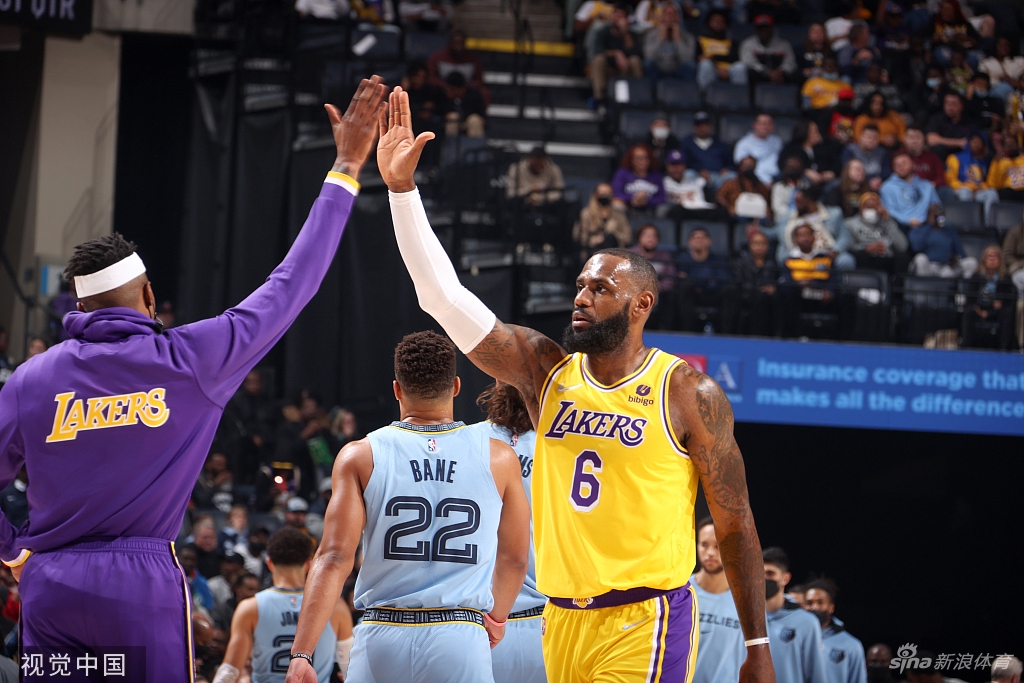 [NBA]湖人95-108灰熊 詹姆斯空砍三双