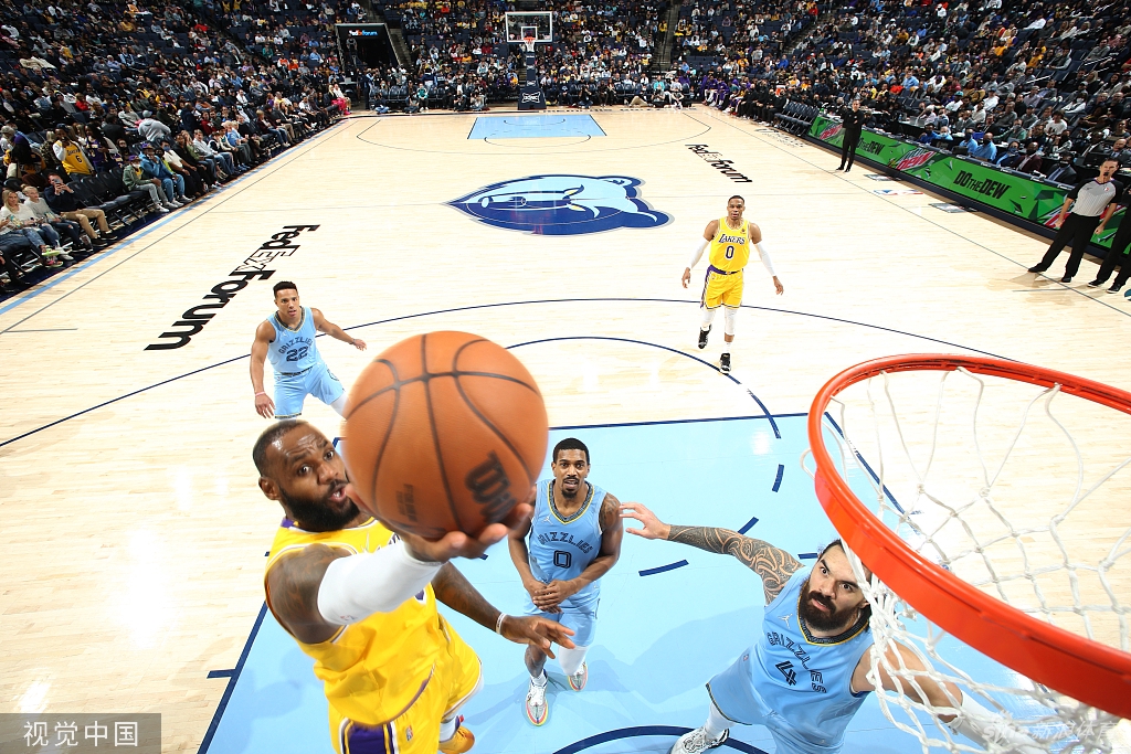 [NBA]湖人95-108灰熊 詹姆斯空砍三双