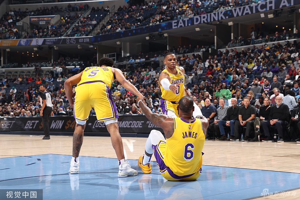 [NBA]湖人95-108灰熊 詹姆斯空砍三双