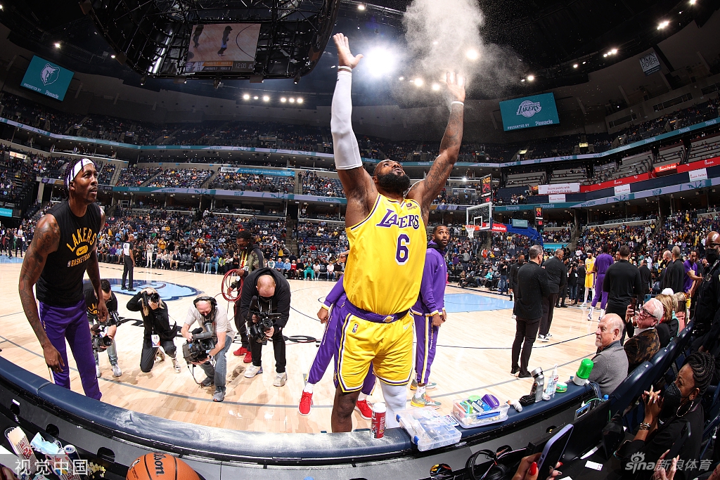 [NBA]湖人95-108灰熊 詹姆斯空砍三双