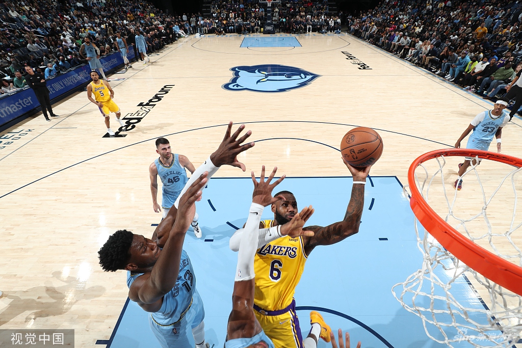 [NBA]湖人95-108灰熊 詹姆斯空砍三双