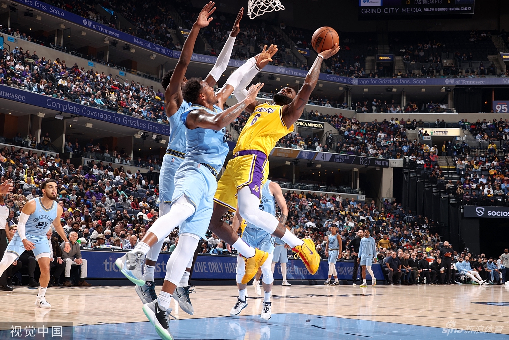 [NBA]湖人95-108灰熊 詹姆斯空砍三双