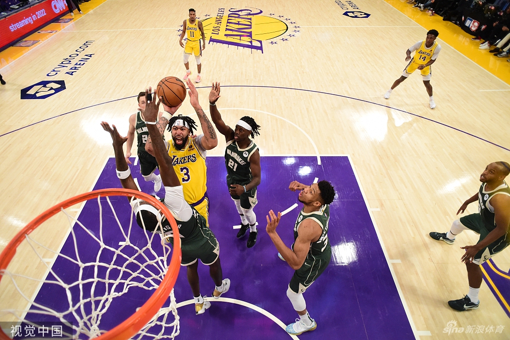 [NBA]雄鹿131-116湖人 字母哥44分力压詹皇