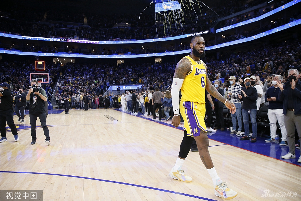 [NBA]湖人115-117勇士 老詹空砍26+15