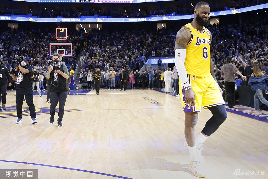 [NBA]湖人115-117勇士 老詹空砍26+15