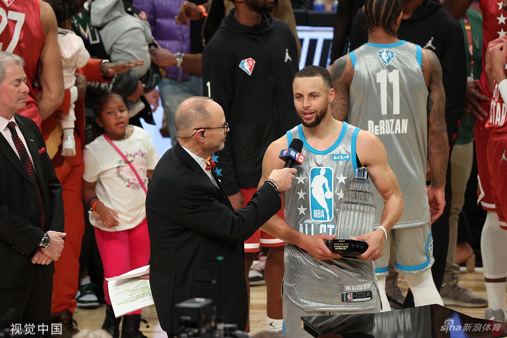 库里收获生涯首座全明星MVP奖杯 16记三分破纪录
