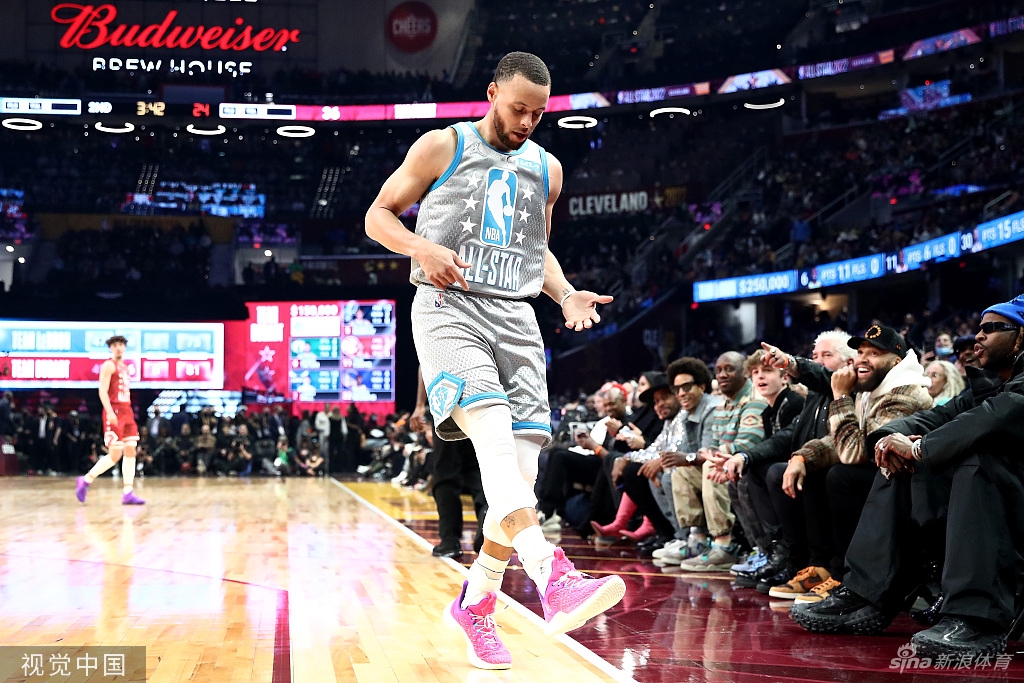 库里收获生涯首座全明星MVP奖杯 16记三分破纪录