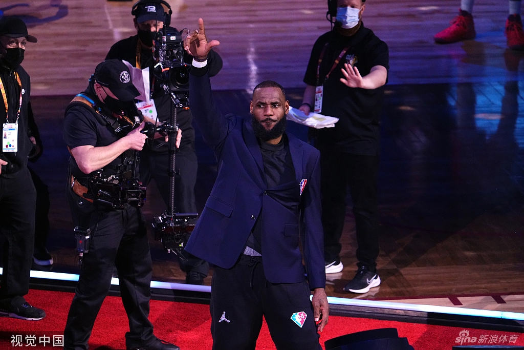 乔丹领衔75大球星亮相全明星赛