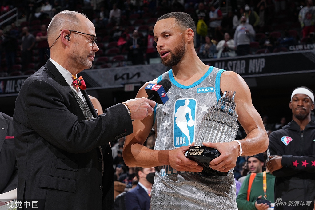 库里收获生涯首座全明星MVP奖杯 16记三分破纪录