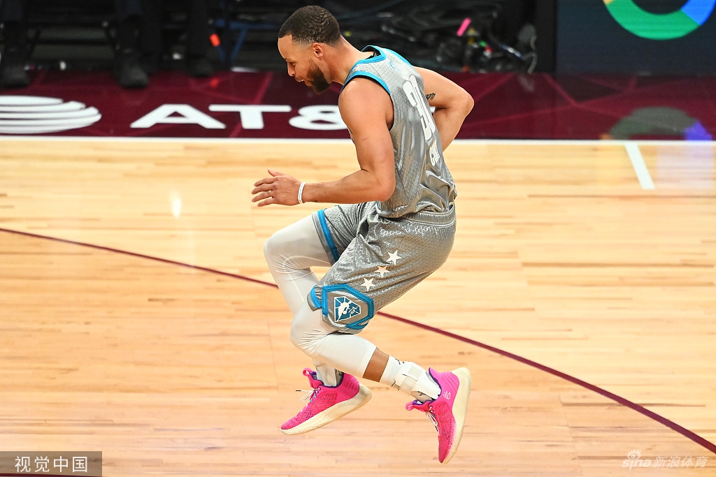 库里收获生涯首座全明星MVP奖杯 16记三分破纪录