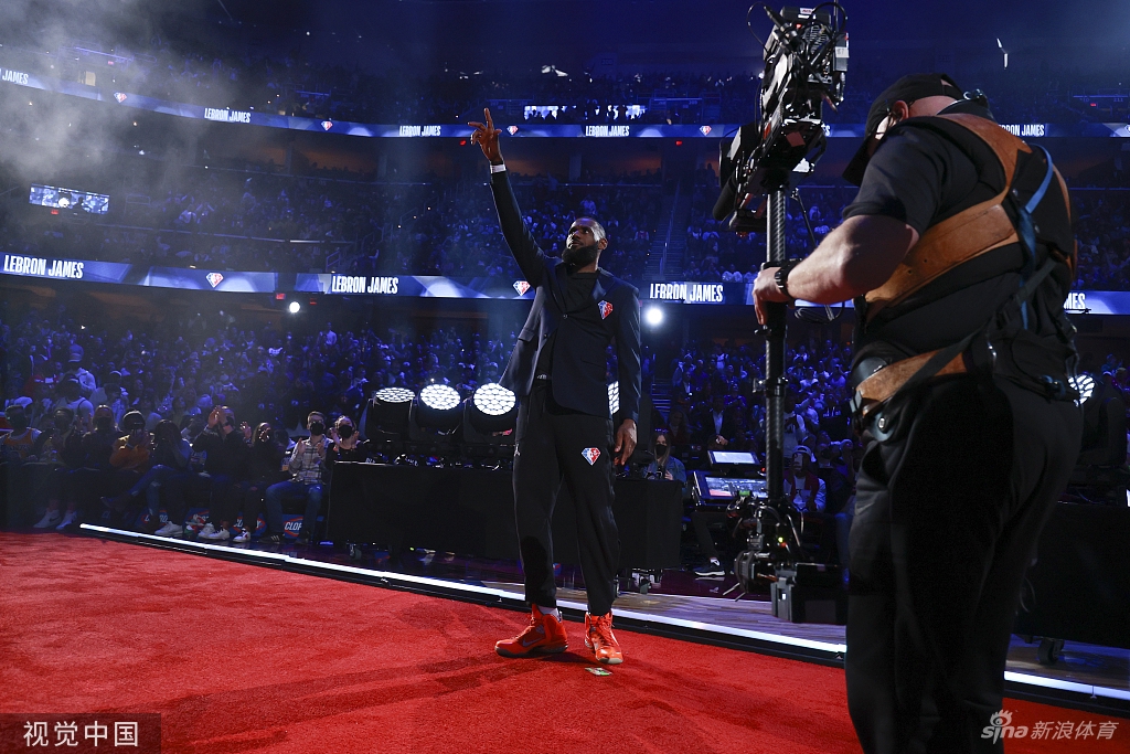 乔丹领衔75大球星亮相全明星赛