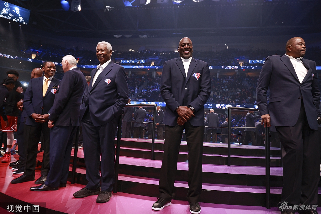 乔丹领衔75大球星亮相全明星赛