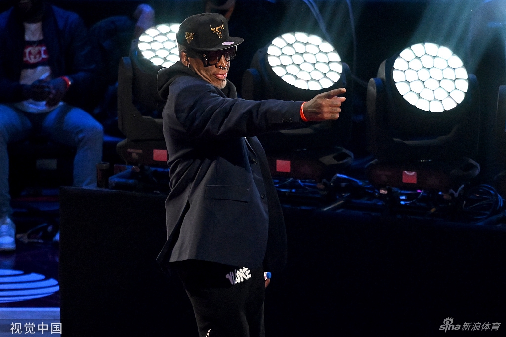 乔丹领衔75大球星亮相全明星赛