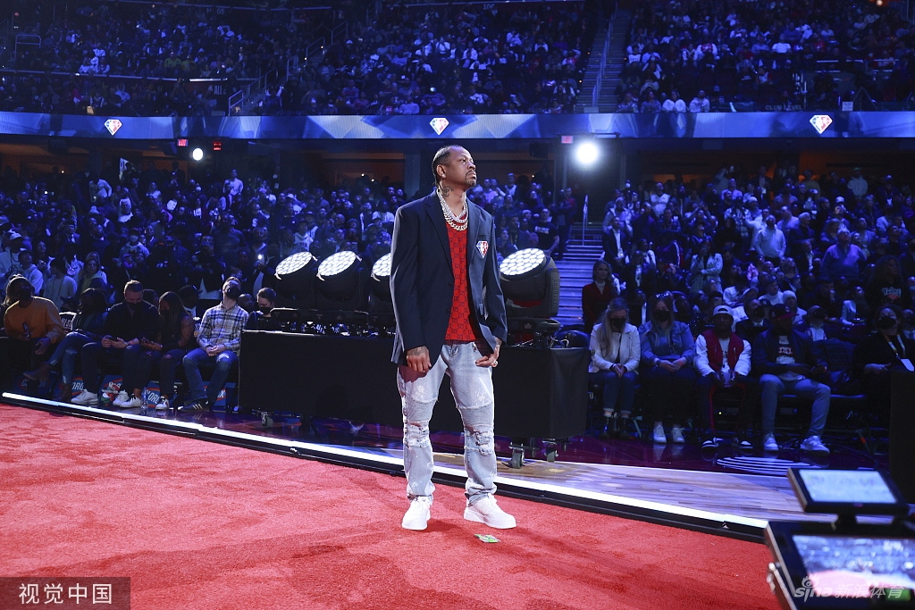 乔丹领衔75大球星亮相全明星赛