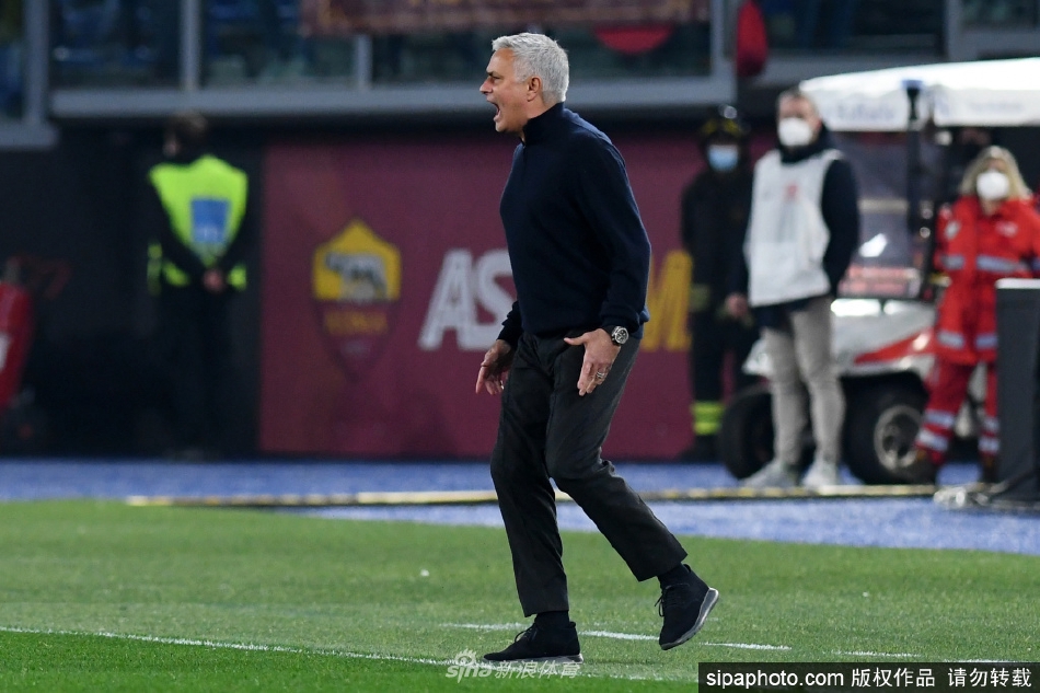 穆里尼奥因“打电话手势”被禁赛2场 罚款2万欧