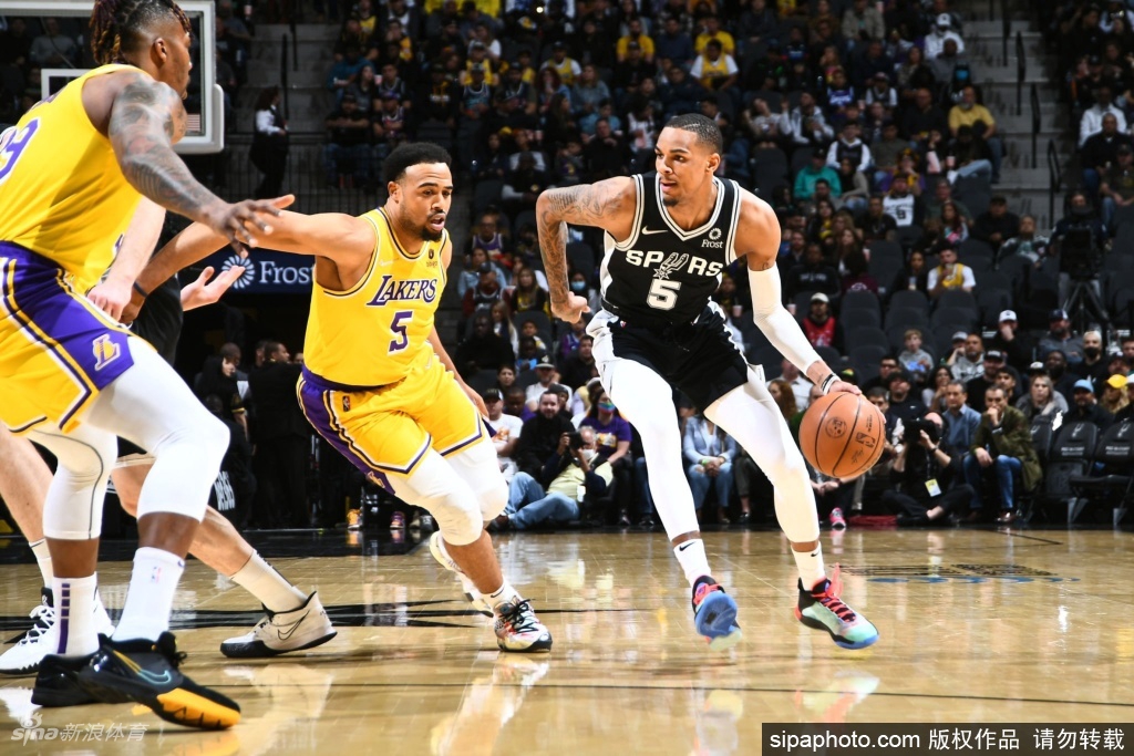 [NBA]湖人110-117马刺 威少空砍17+10