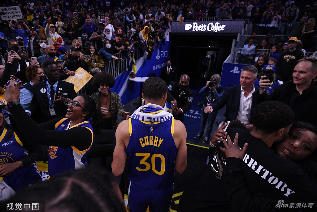 库里因伤将缺席三周比赛 季后赛初期回归