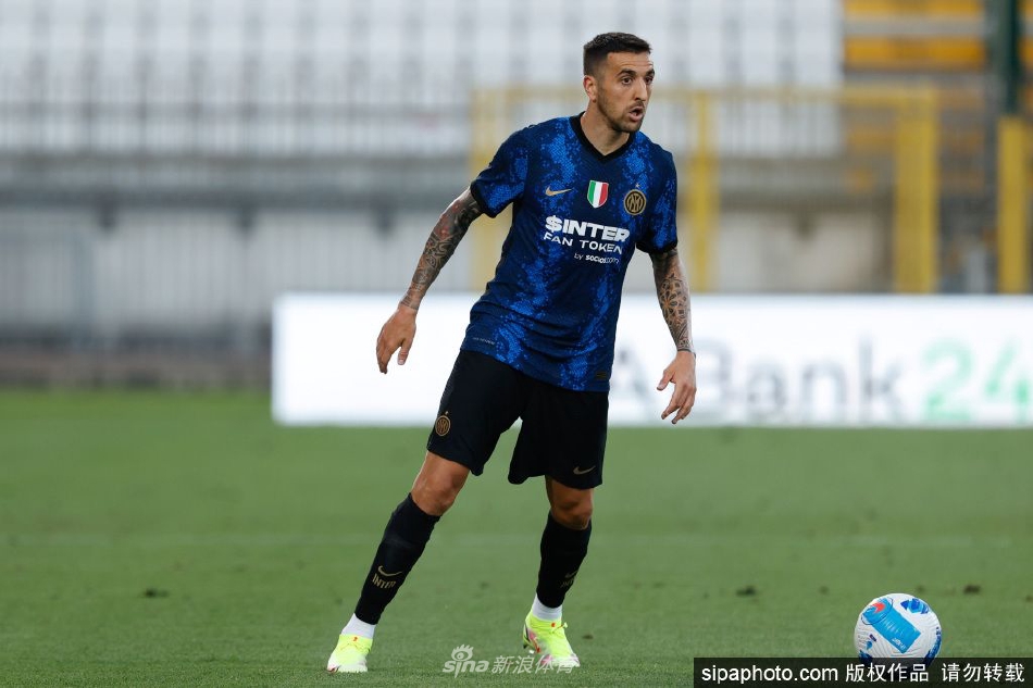 国米中场贝西诺自由身加盟拉齐奥