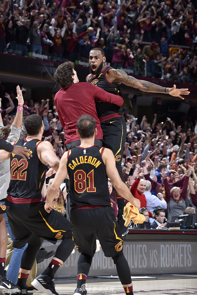 詹姆斯点燃骑士